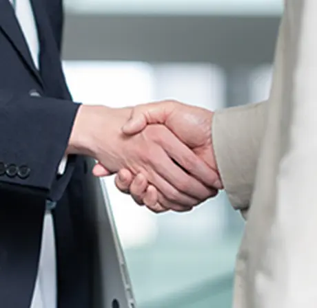 信頼できる取引を表すビジネスマンの握手